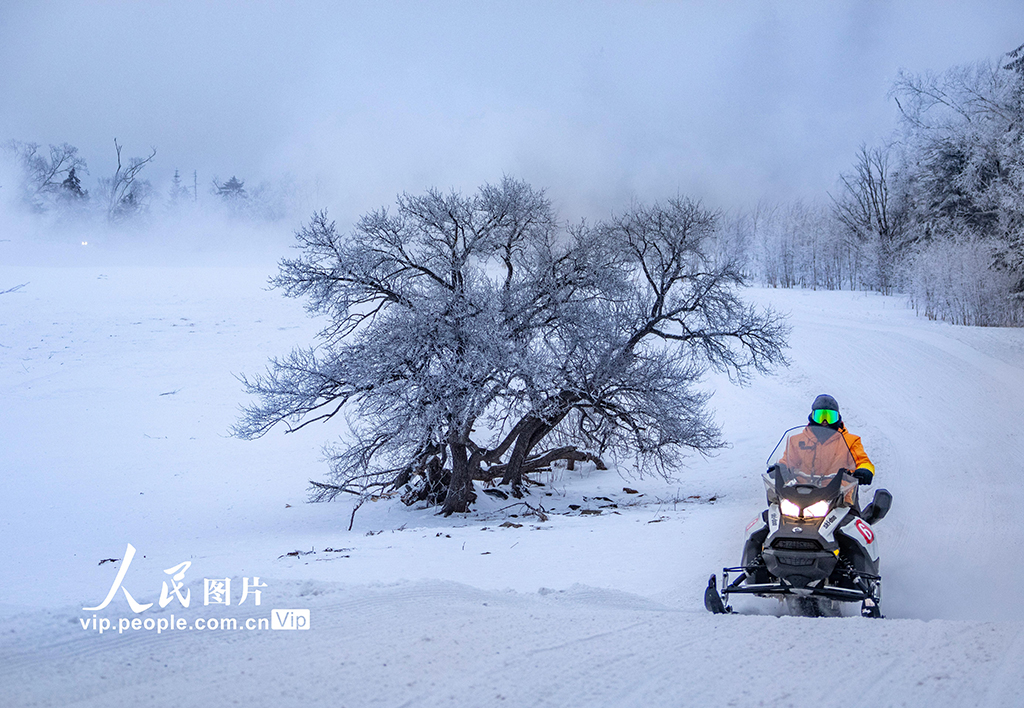 吉林長白山：雪嶺風(fēng)光引客來