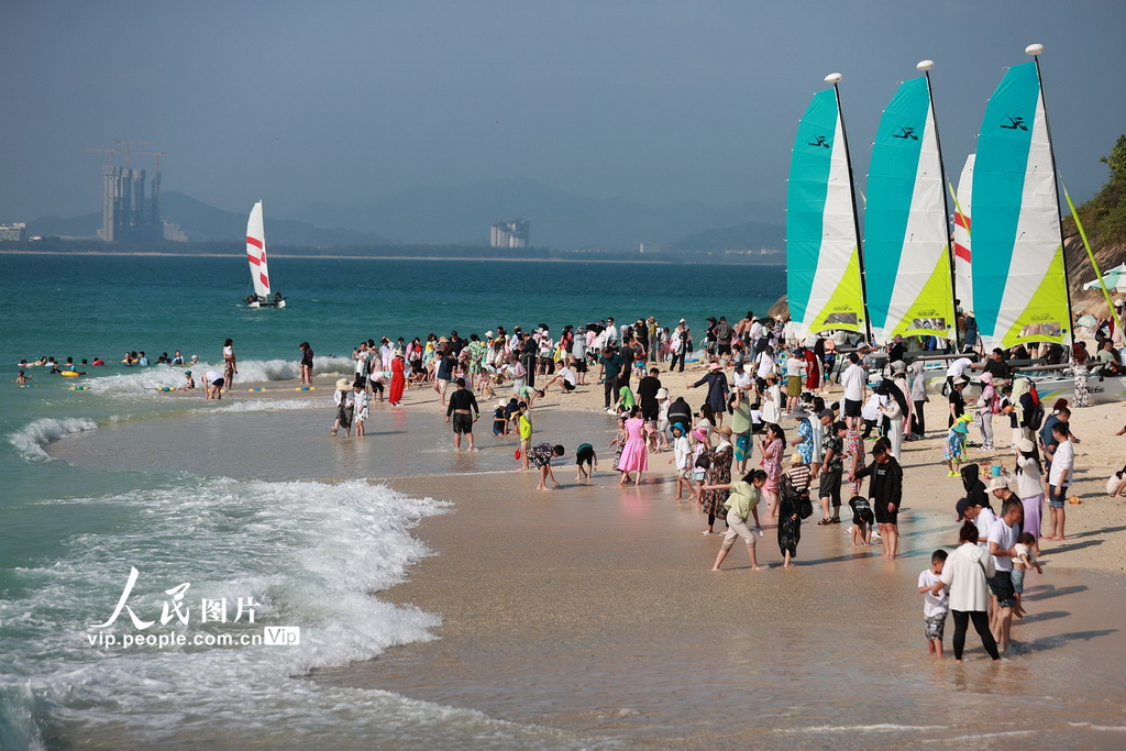 海南三亞：蜈支洲島景區(qū)游人如織