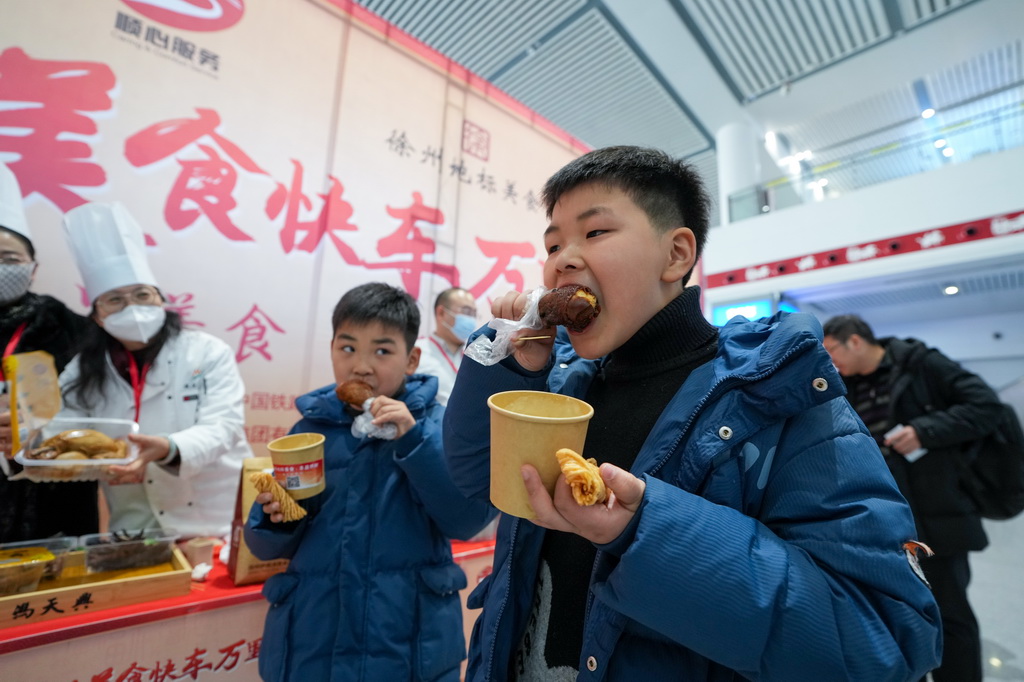 江蘇徐州：小年品美食 溫暖回家路